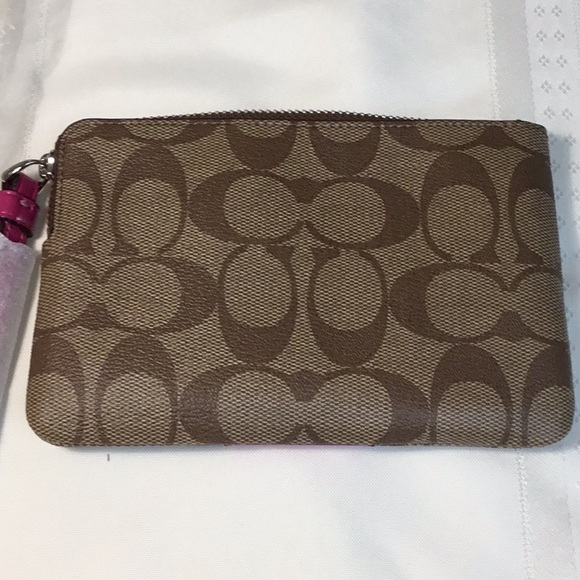 NWT Coach  100% Authentic Wristlet - Picture 2 of 4